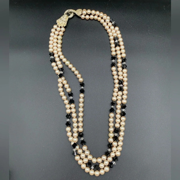 Eccentric Glam Vintage Glass Pearl and Rhinestone Hook Clasp Necklace - Picture 3 of 12